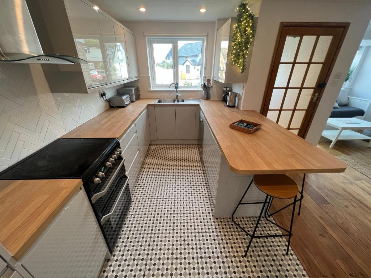 1Min Walk To Beach- Happy Waves- Family Home Camber Bagian luar foto